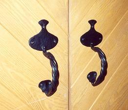 Door handles with and without mechanism